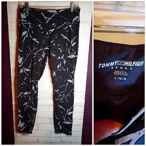 NWOT Tommy Hilfiger Sport Gray/White/Navy workout  Leggings pants.. NEVER WORN
